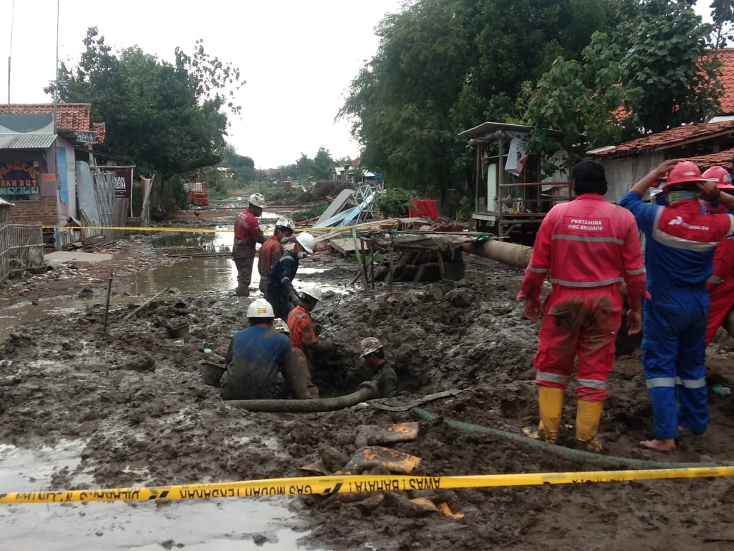 Ledakan Pertamina Indramayu : Detik-detik Kilang Minyak PT Pertamina Balongan Terbakar ... / Kilang pertamina indramayu terbakar, tanah bergetar dan terdengar ledakan.