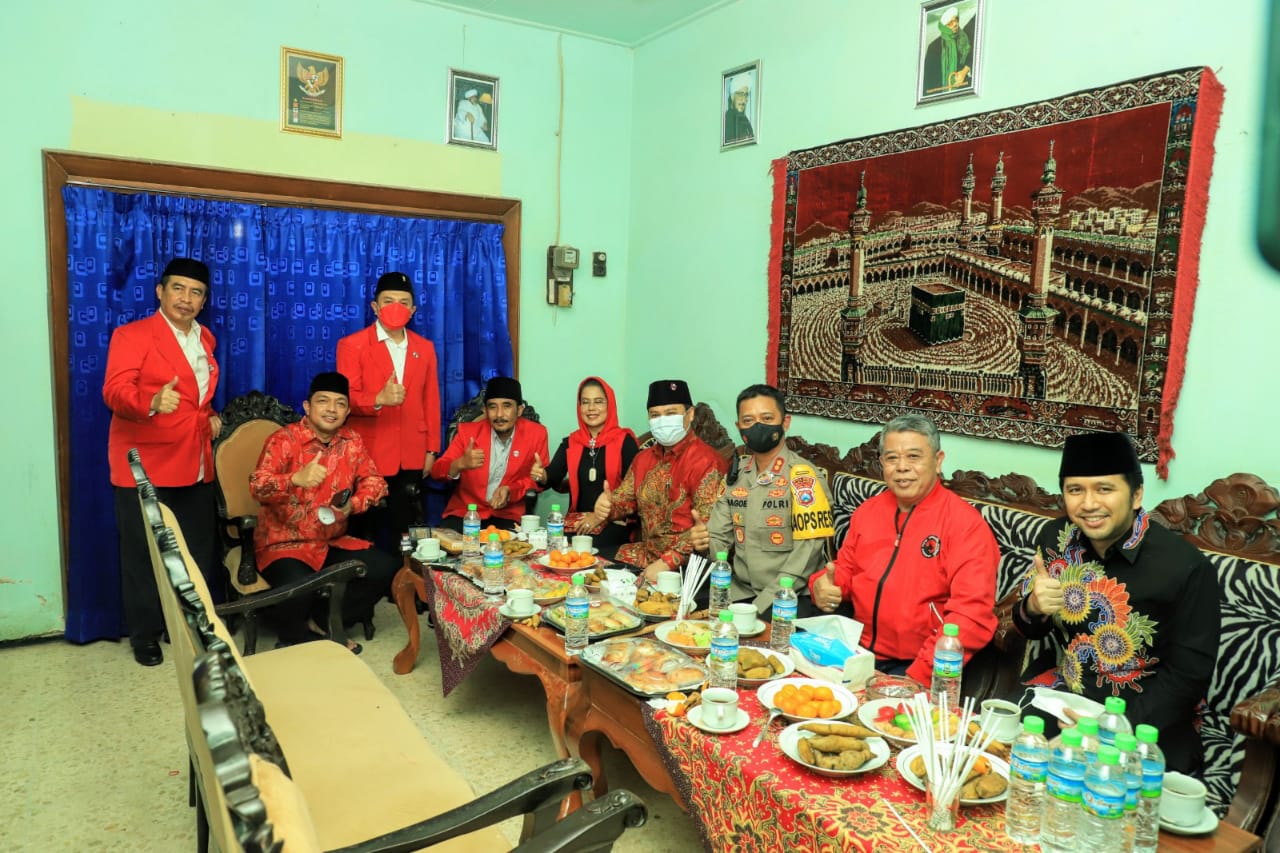Wagub Jawa Timur Emil Elestianto Dardak Bersama Tokoh Nasionalis Sesaat Setelah Pelantikan Pengurus DPD PA GMNI Jawa Timur Periode 2021-2026