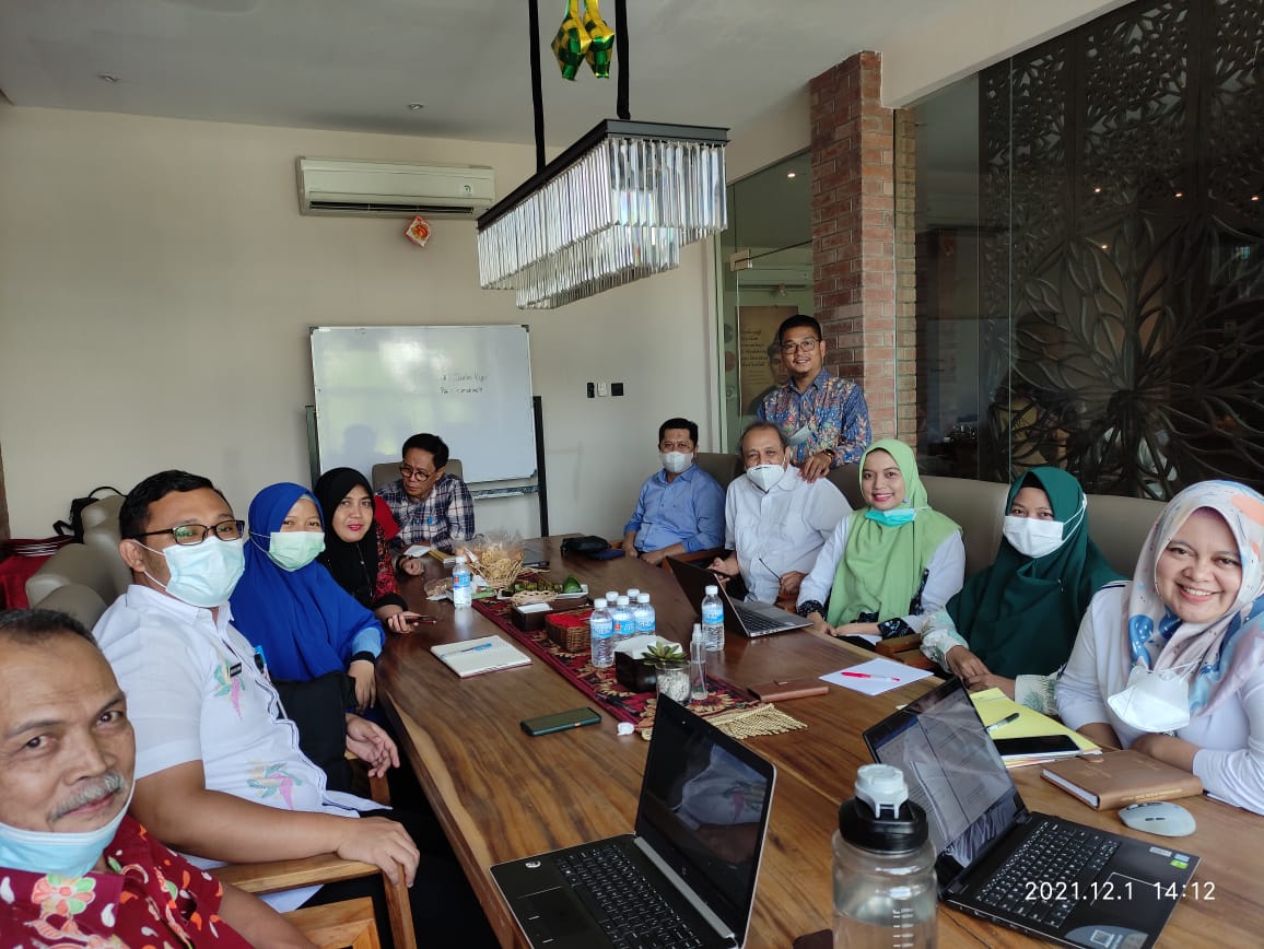 dewan redaksi dan pengurus masyarakat ilmu pemerintahan indonesia bertemu untuk membahas jurnal ilmiah ilmu pemerintahan yang akan diterbitkan tahun 2022,