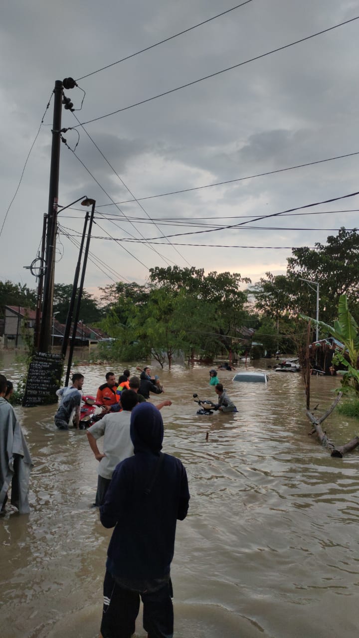 Banjir Bandang Terjang Perumahan Dinas Mas, Sendangmulyo Dan Rowosari ...